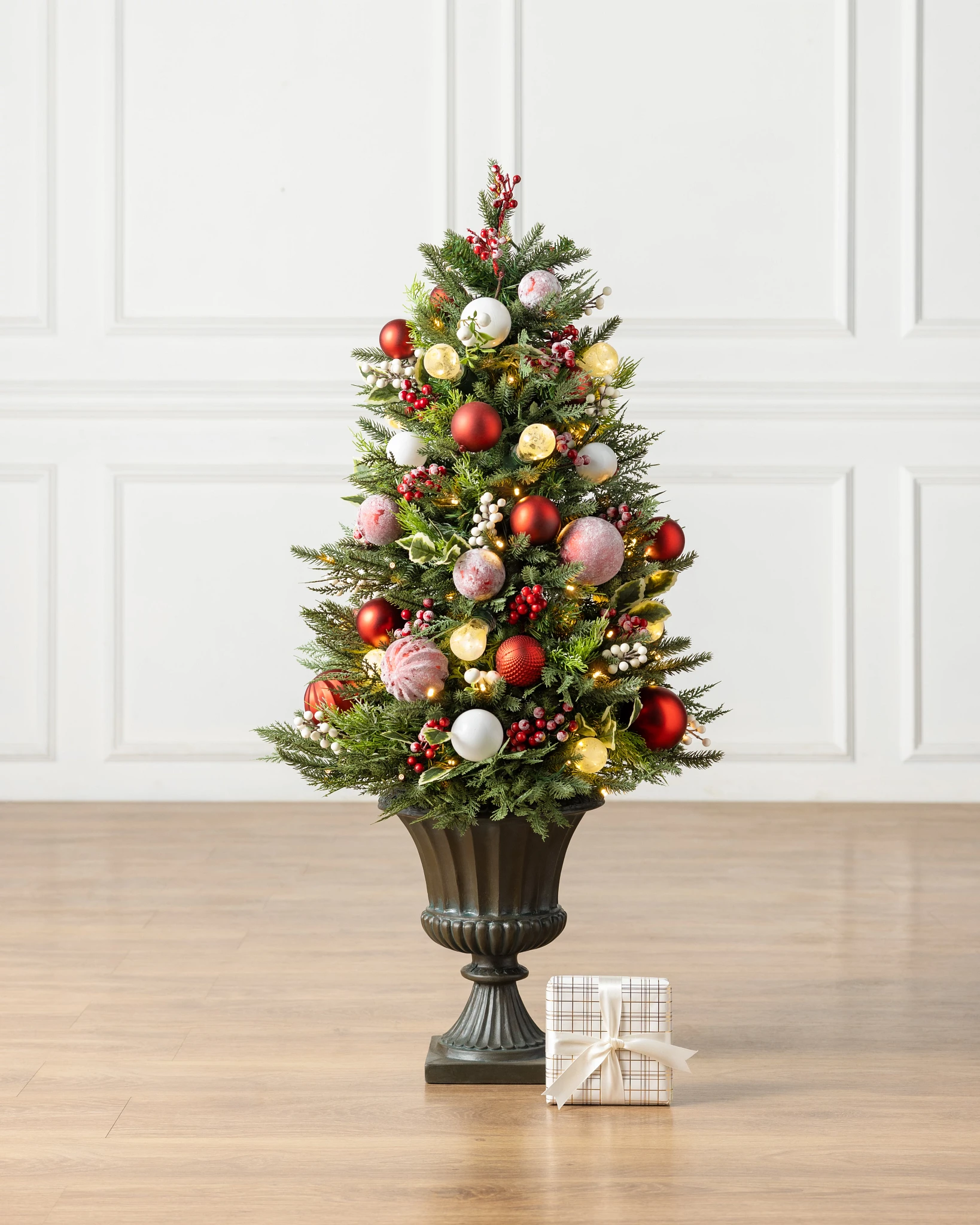 Outdoor Lit Nordic Splendour Potted Tree