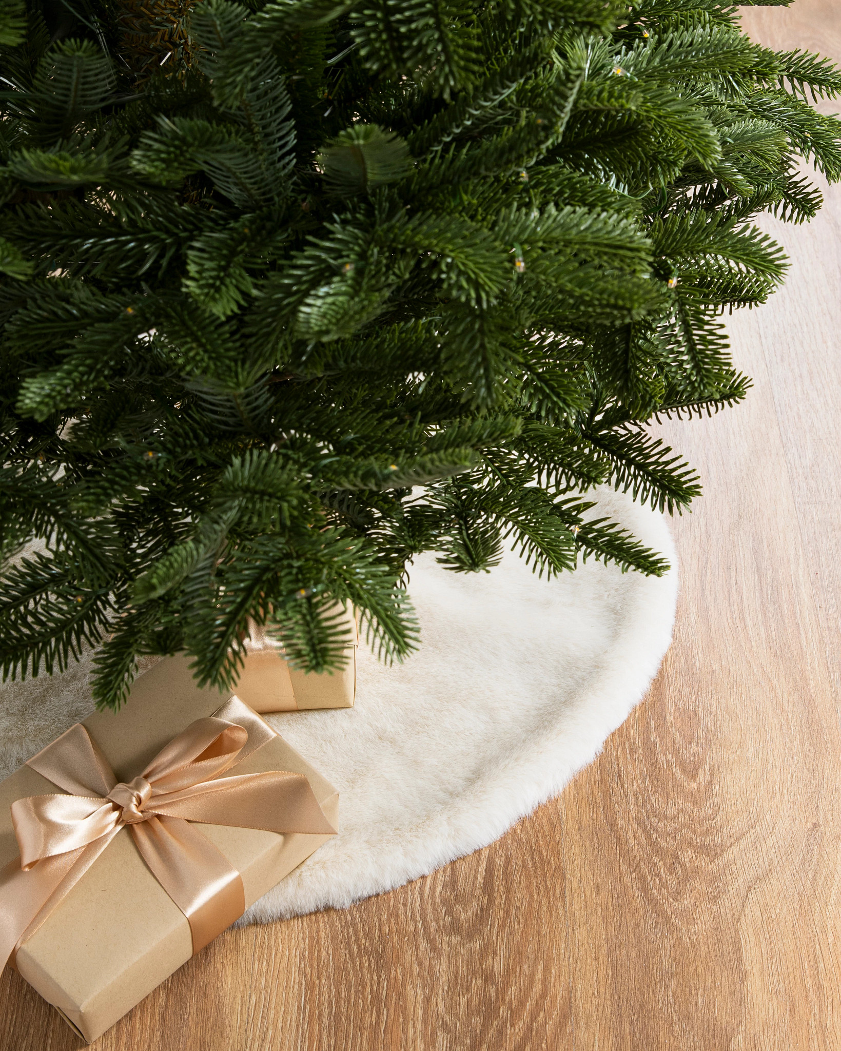 Lodge Faux Fur Tree Skirt