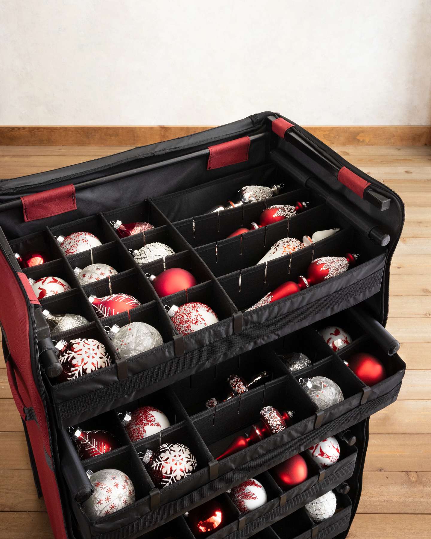 150-Piece Deluxe Rolling Ornament Chest