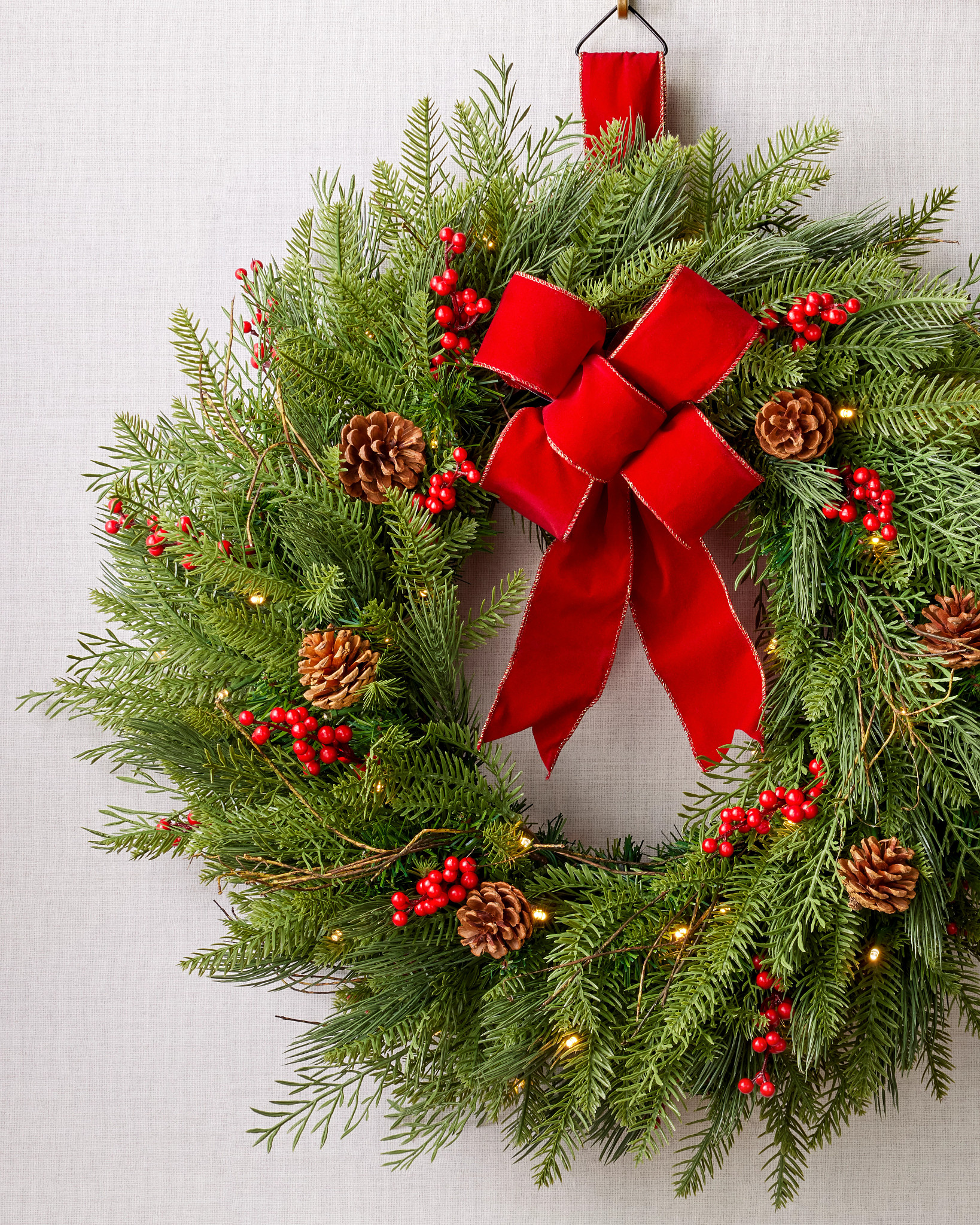 Outdoor Red Berry Pine Double-Sided Wreath