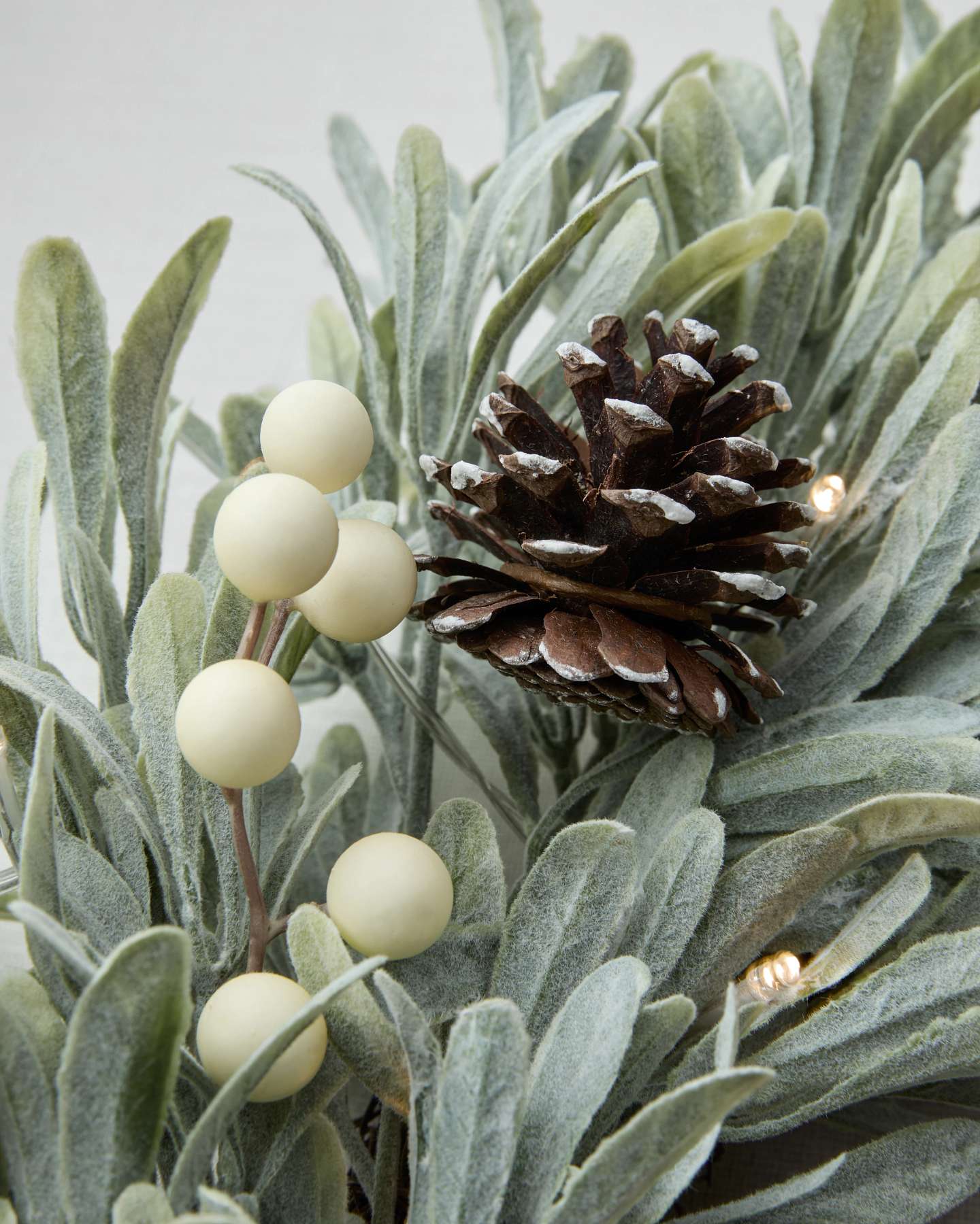 26" Winterberry Mistletoe Wreath