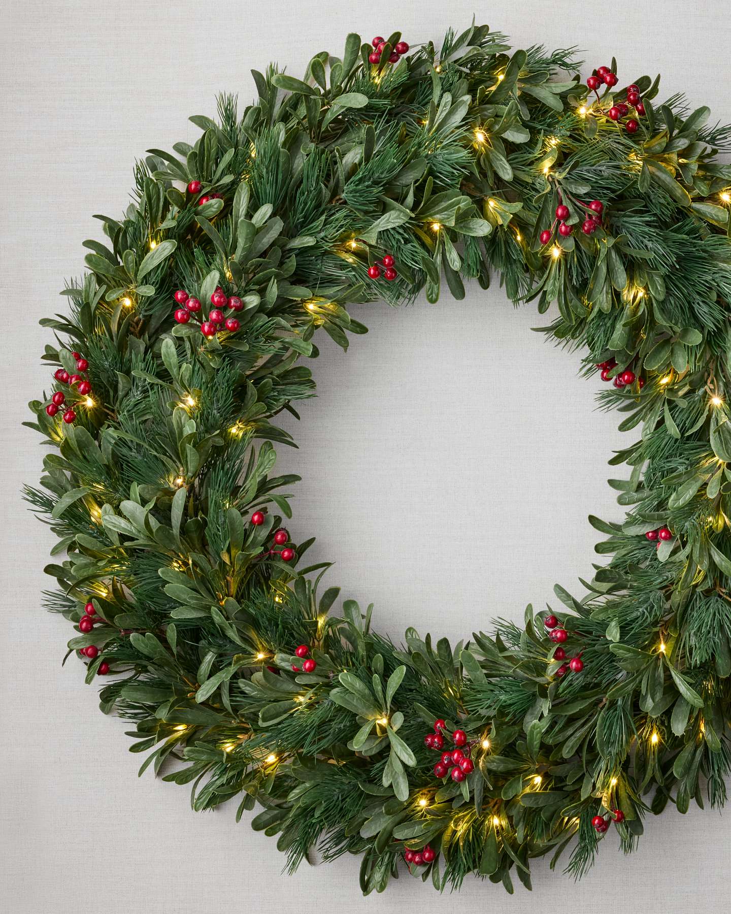 28" Red Berry Mistletoe Wreath