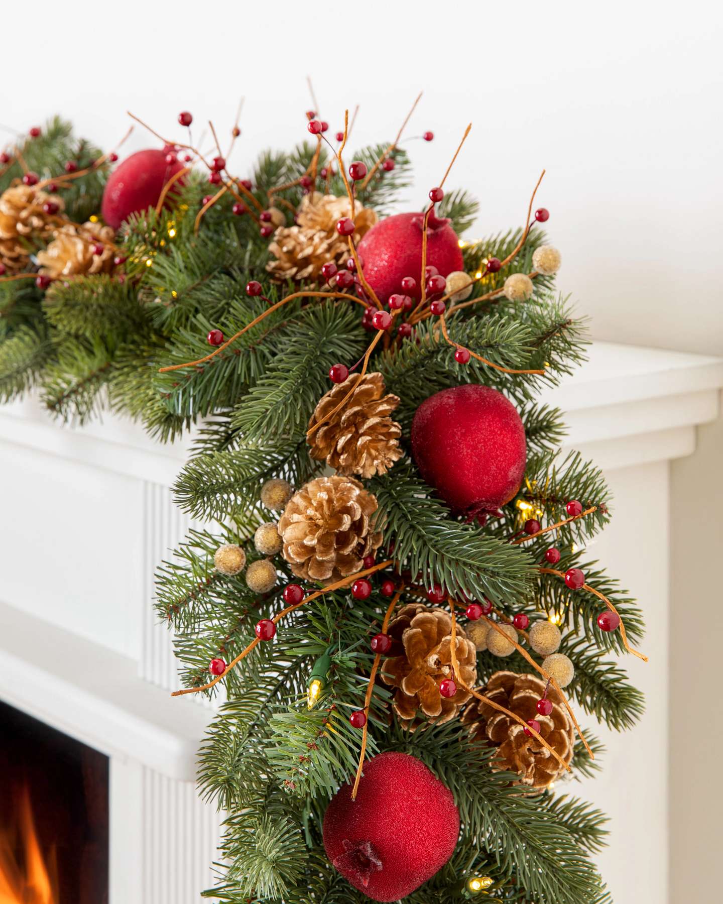 Guirlande Vermont White Spruce® couleur bordeaux de 10 pi