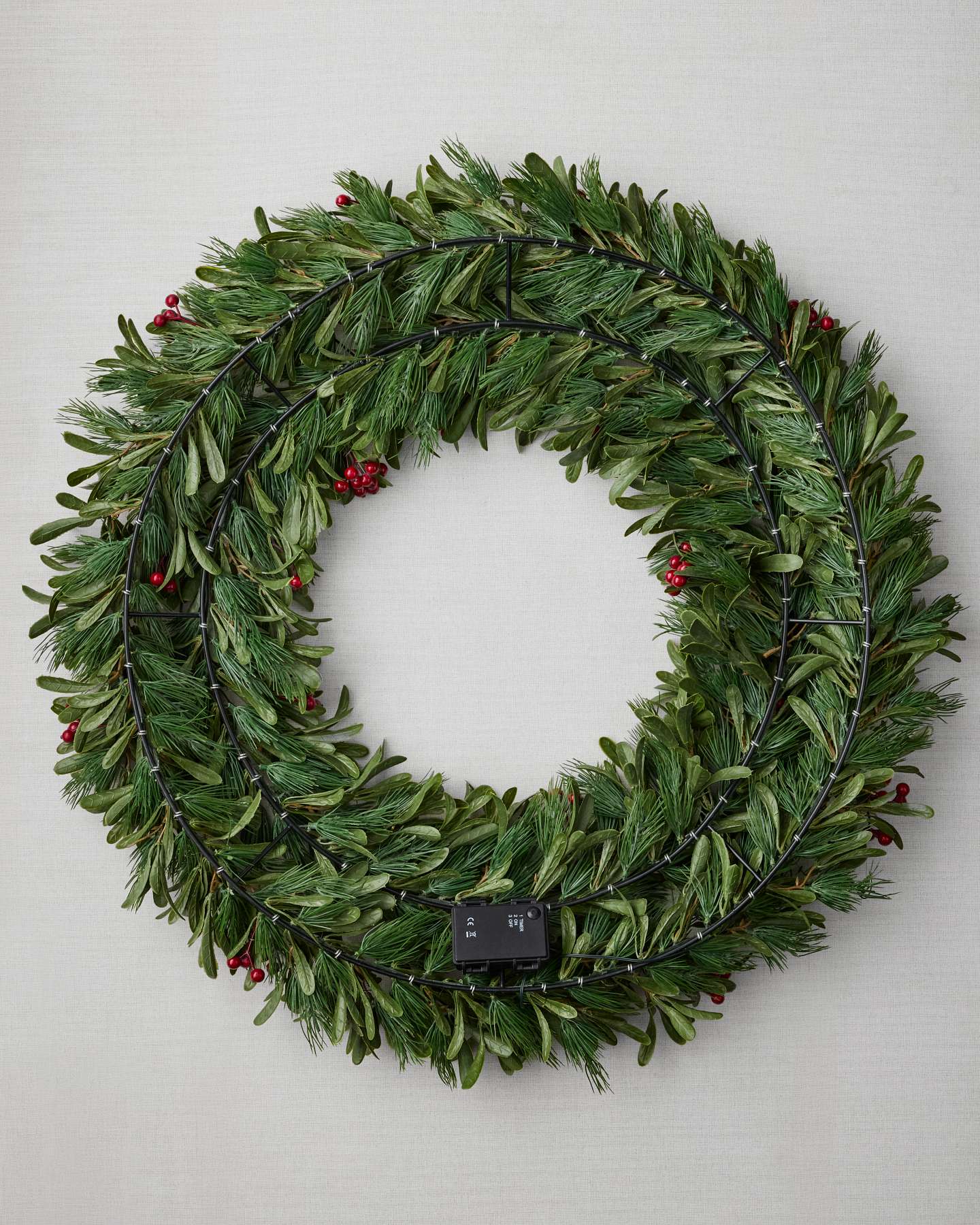 28" Red Berry Mistletoe Wreath