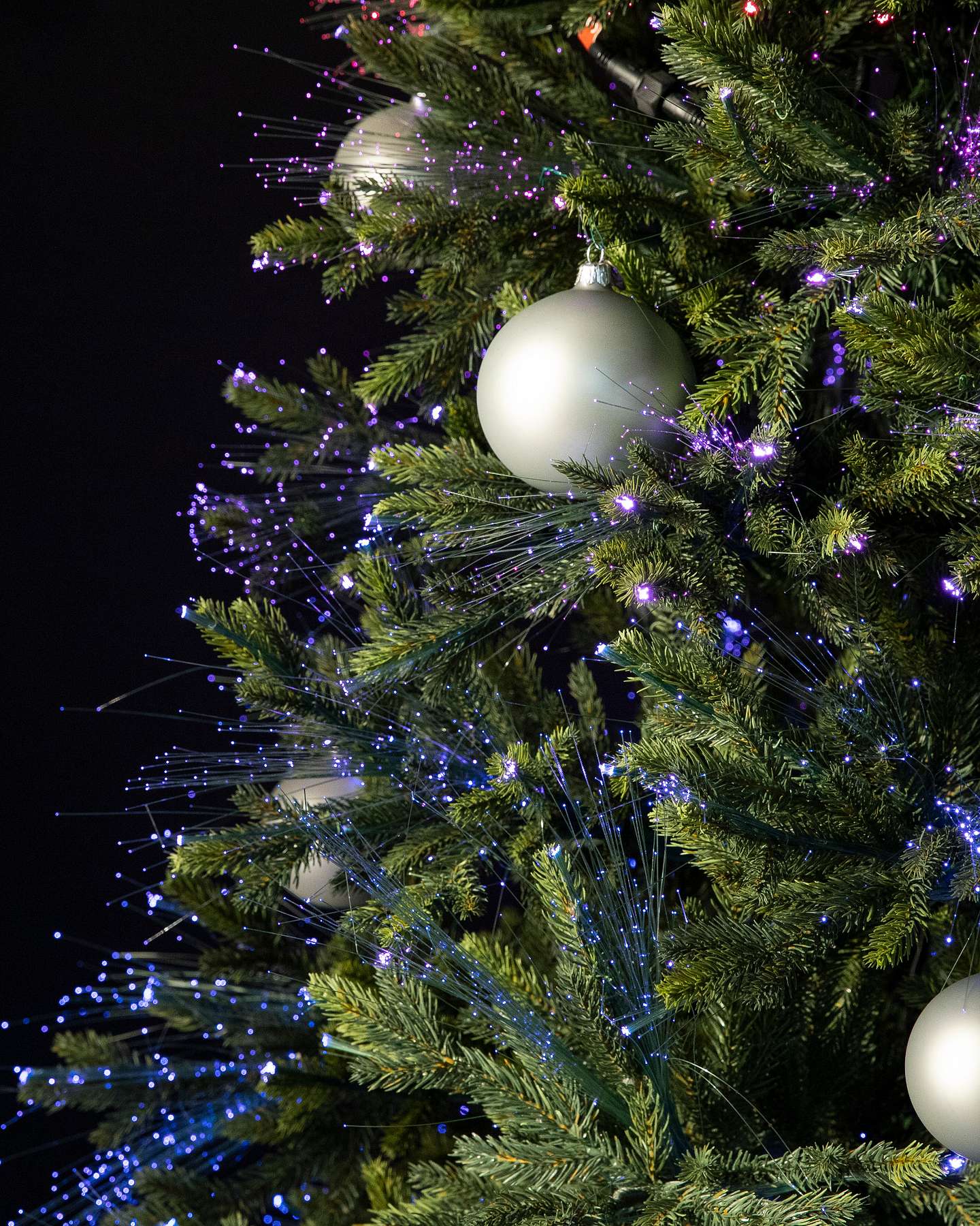 Balsam Hill Broadway Fiber Optics Artificial Christmas Tree Fiber Optics Gentle Light Closeup