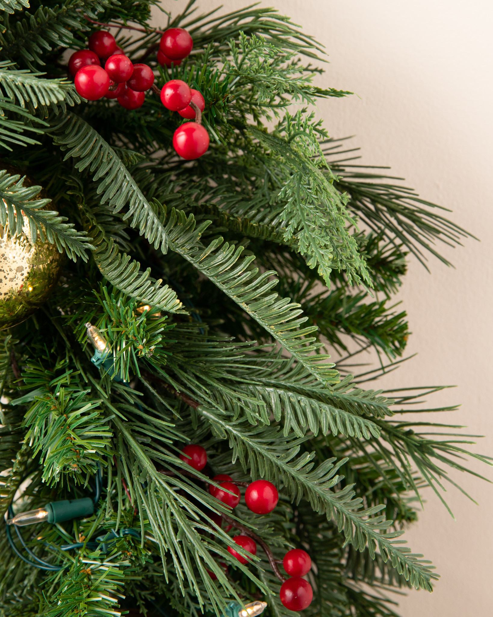 UKCOCO Simulated Pine Garland - 7.3 Meter PVC Rattan Vine For Christmas, Weddings, Wall & Table Decor