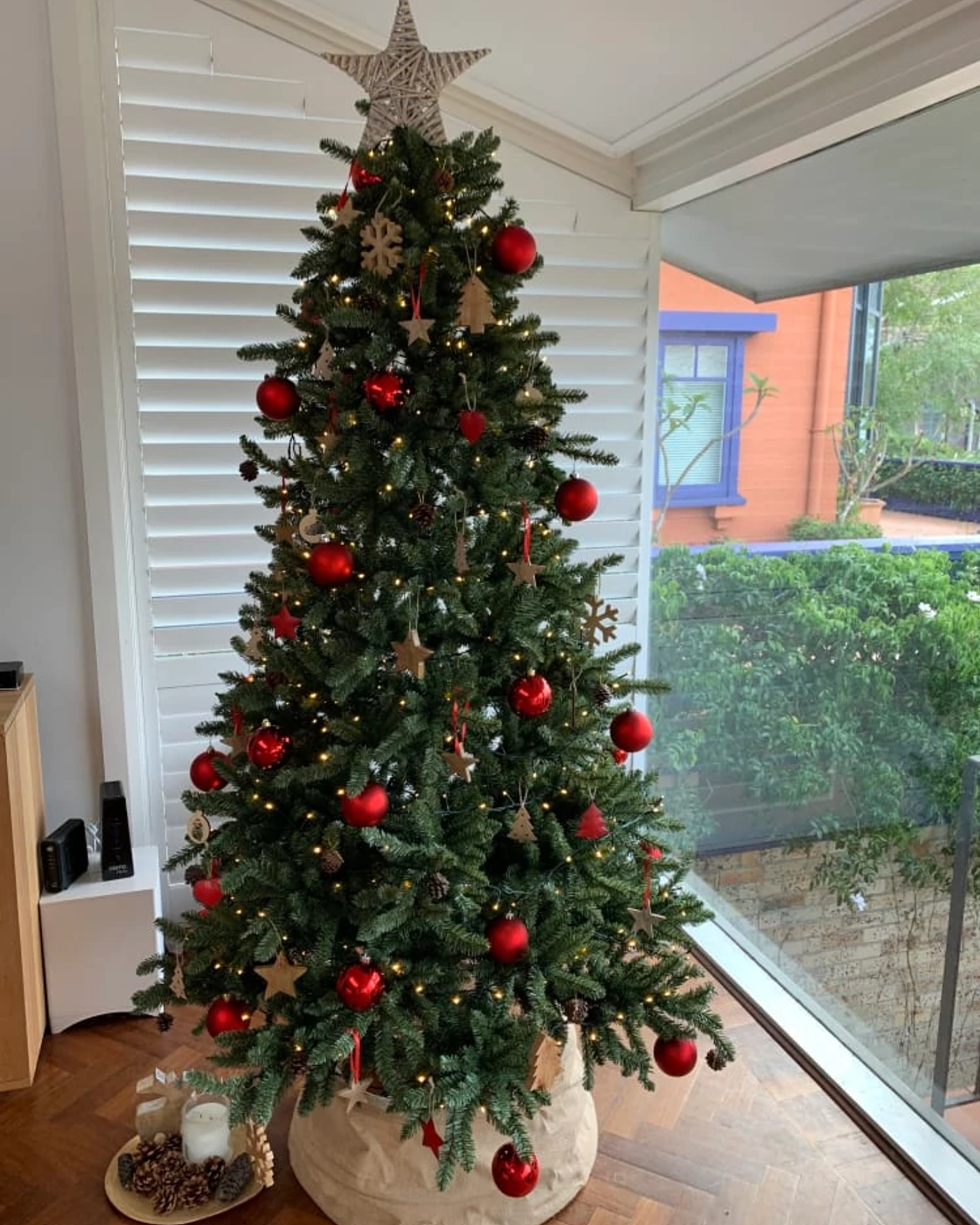 Green spruce deals artificial christmas tree