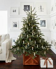 Sapin de Noël artificiel avec des bougies à LED