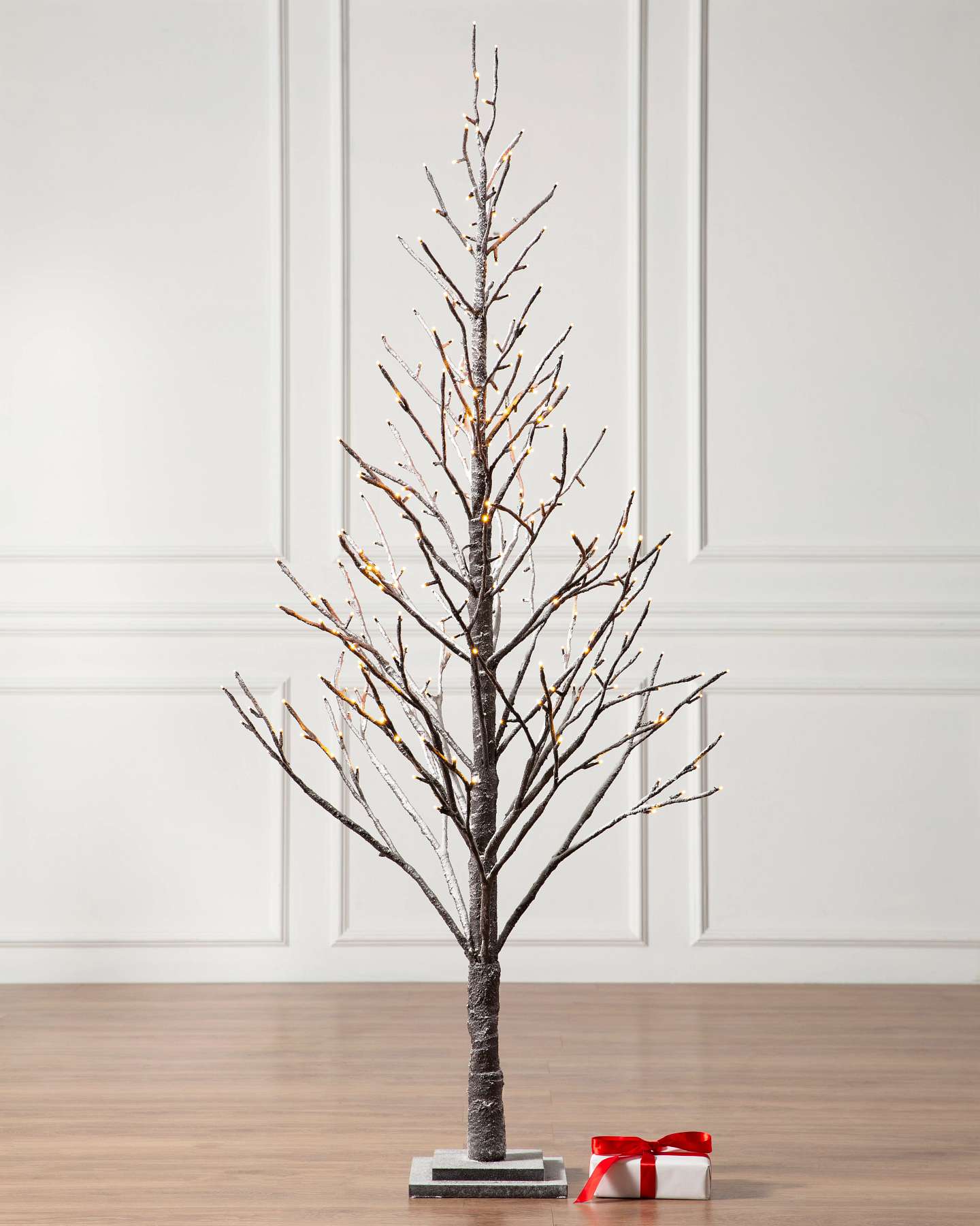 Balsam Hill Verschneiter Designerbaum mit LED-Beleuchtung