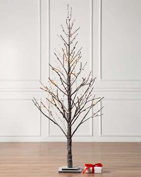 Verschneiter Designerbaum mit LED-Beleuchtung Verschneiter Designerbaum mit LED-Beleuchtung