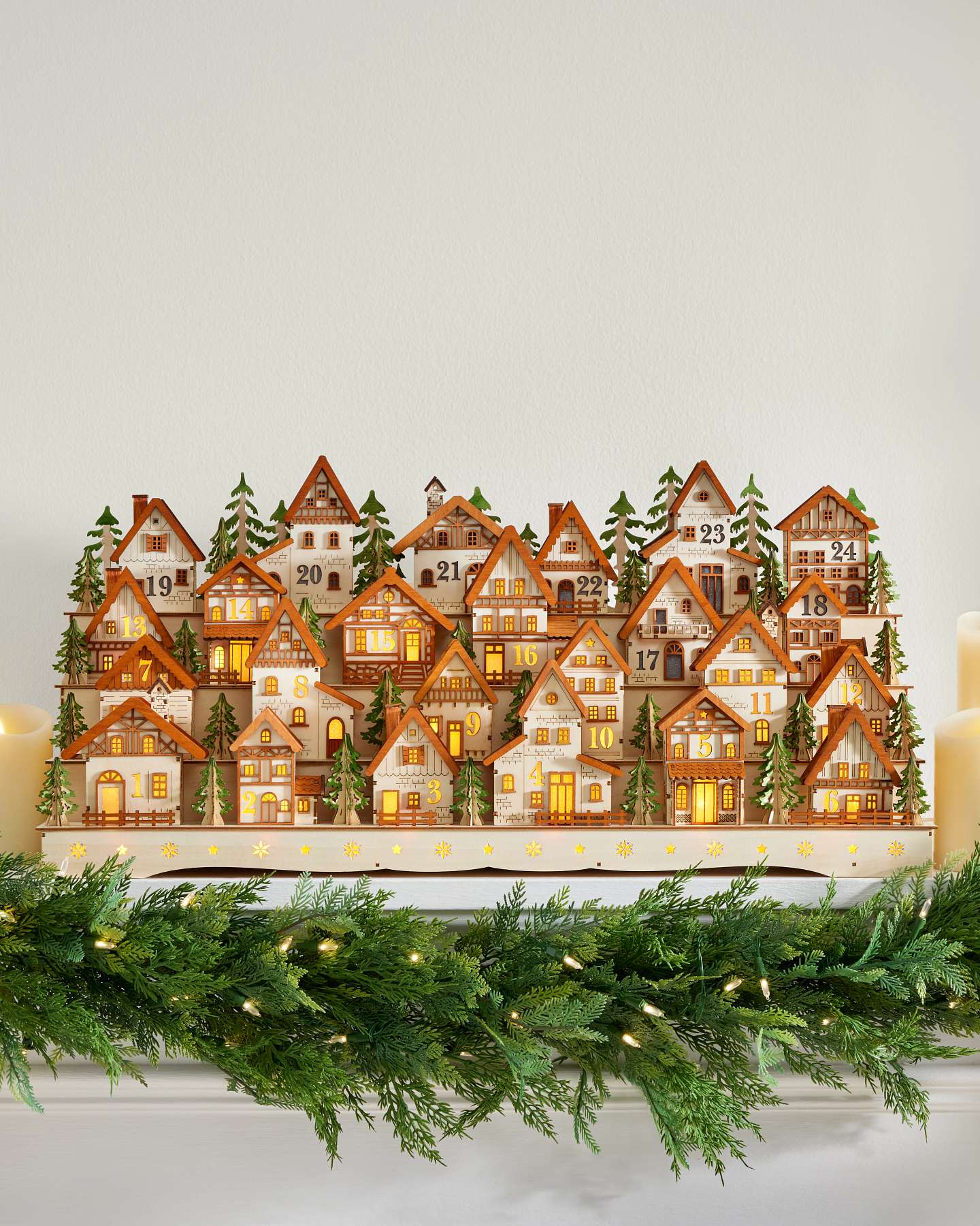 Balsam Hill Adventskalender aus Holz mit Beleuchtung