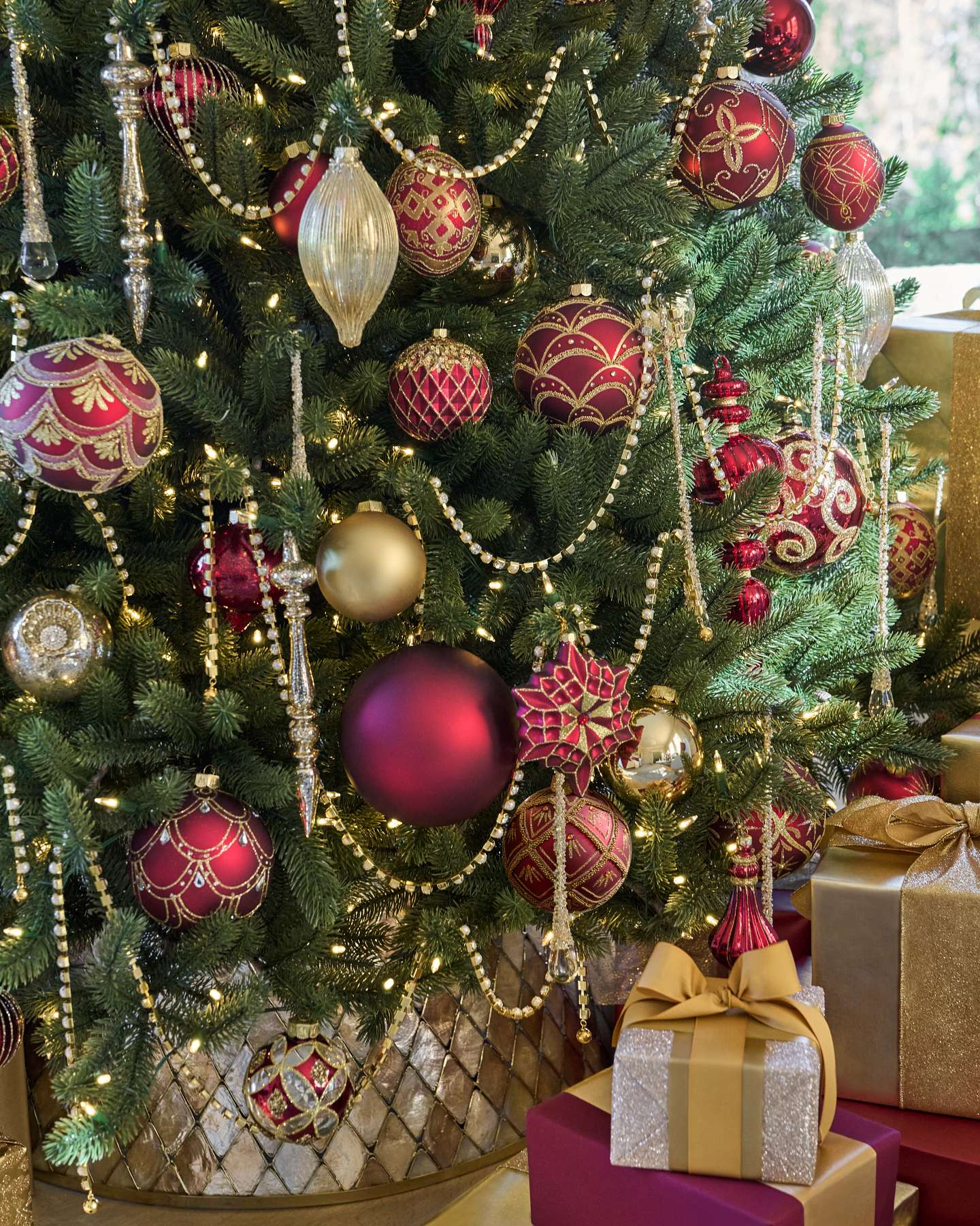 Balsam Hill Brilliant Bordeaux Artificial Christmas Ornament Set Festive Décor