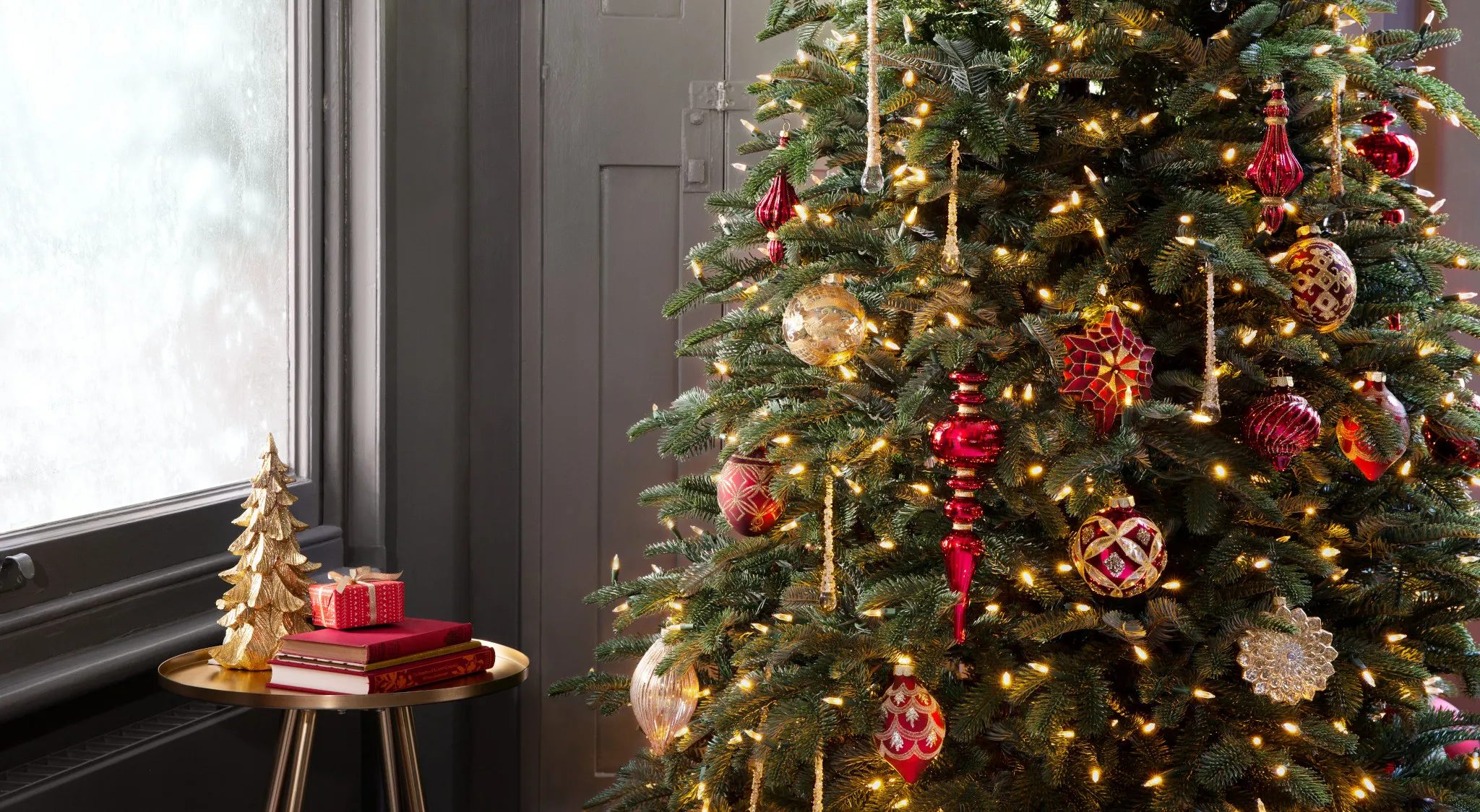 how to properly dress a christmas tree How To Decorate A Christmas Tree
