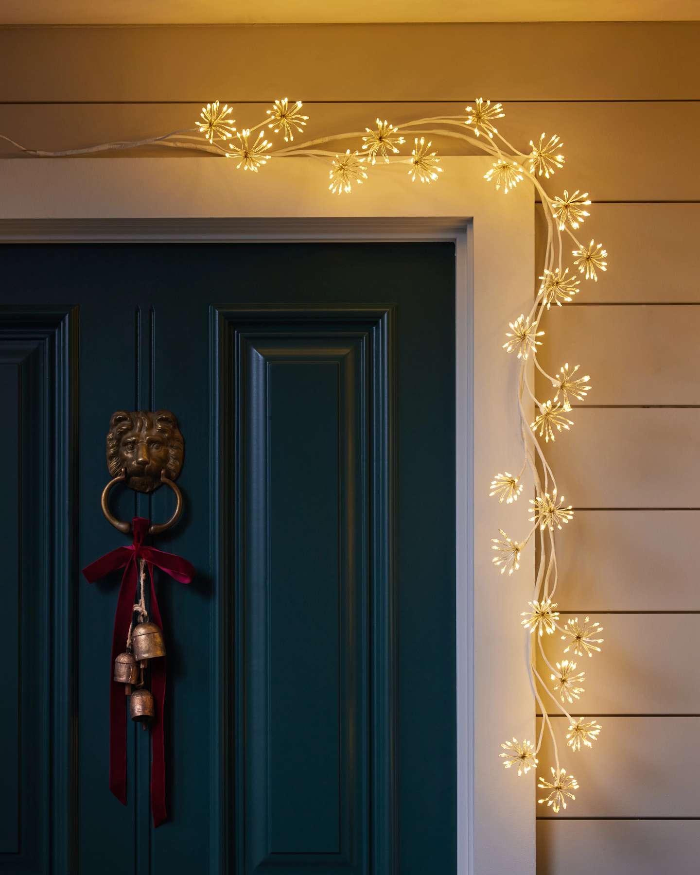 White Outdoor Lit Cluster Fairy Starburst Garland