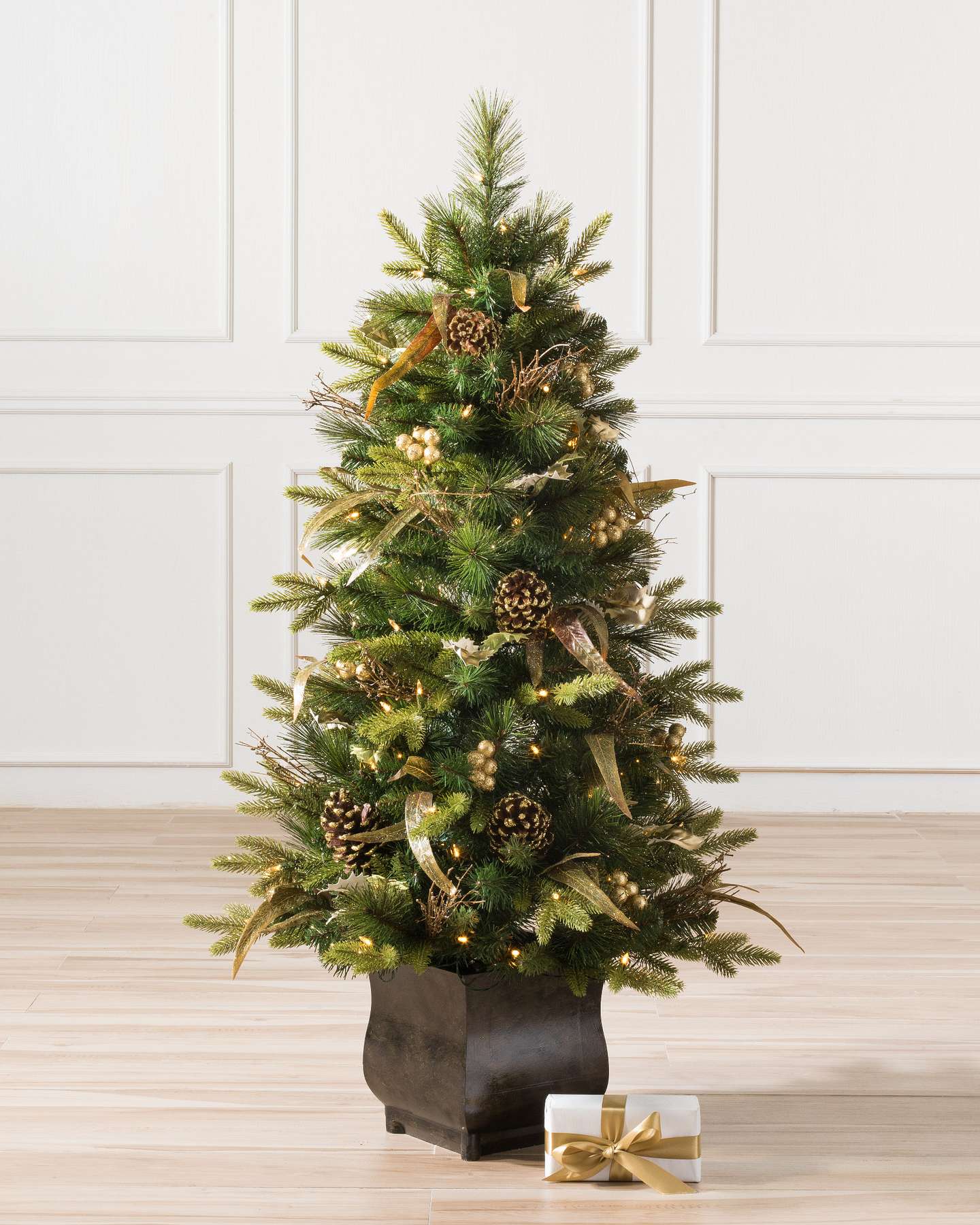Balsam Hill Coloma Golden Pine Potted Artificial Christmas Tree LED Clear Full Display