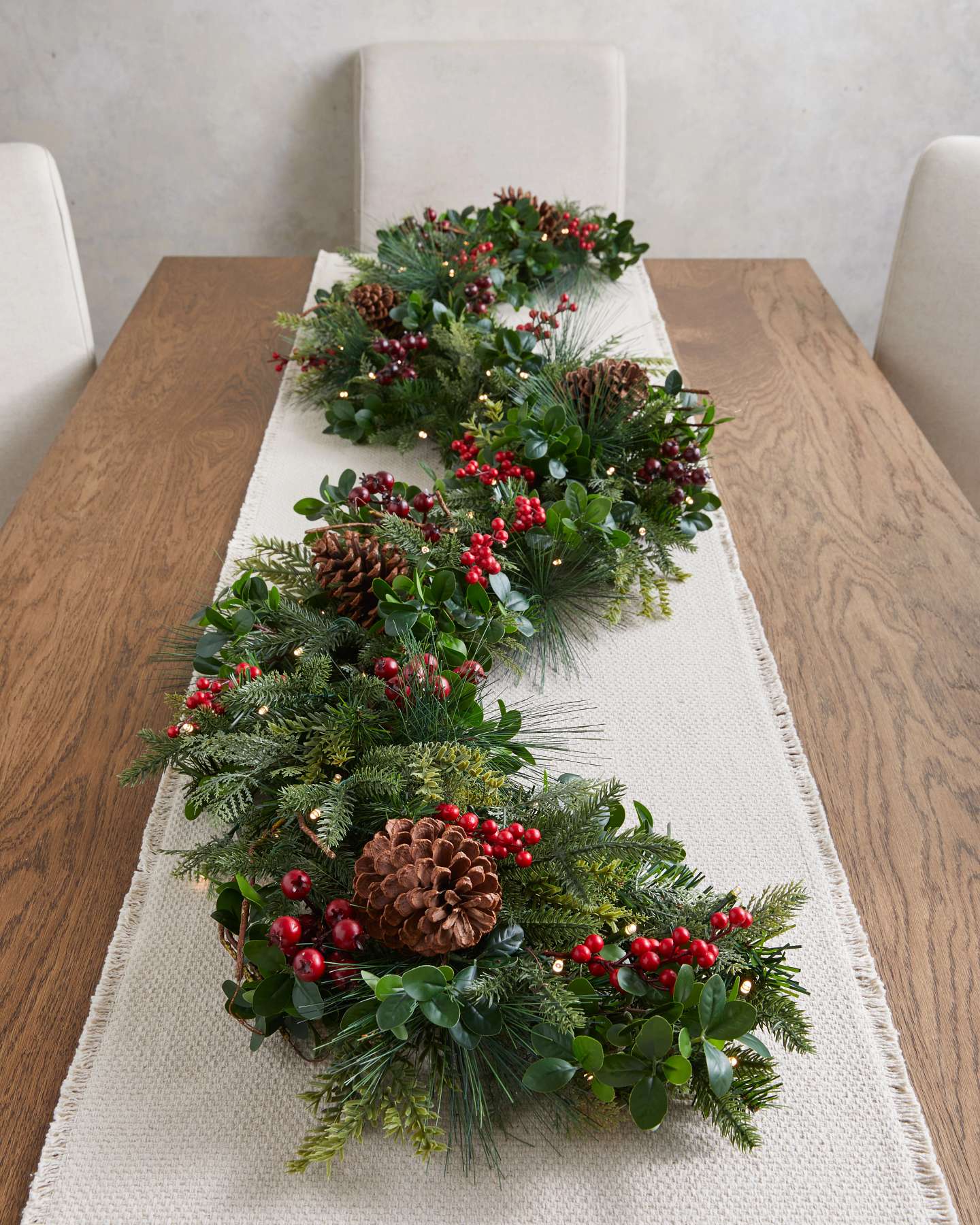 6' Boxwood & Berries Garland