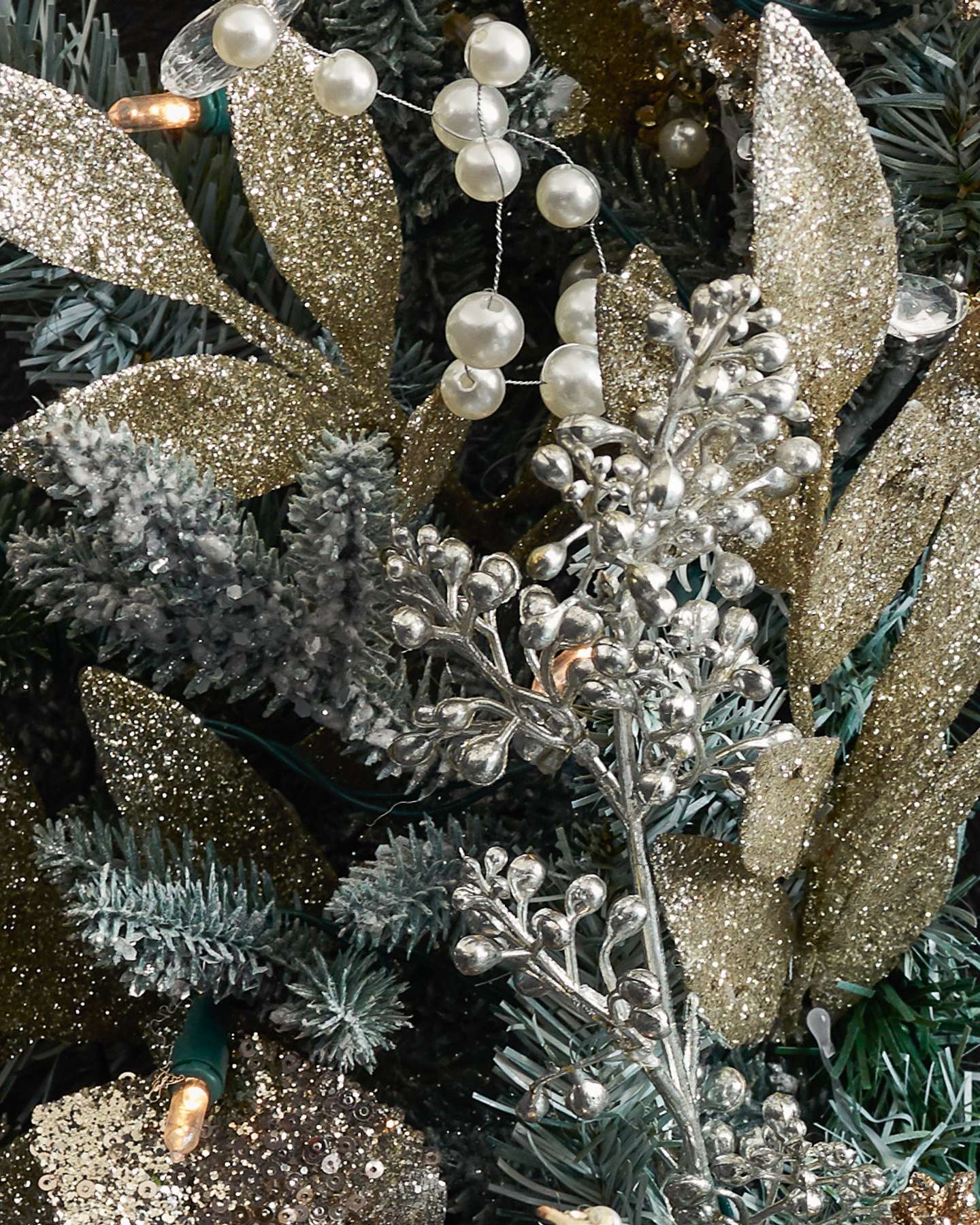 Balsam Hill Champagne and Crystal Christmas Wreath Closeup LED Clear Lights