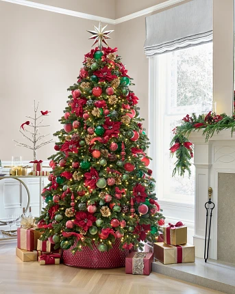 Christmas tree with green, red, and gold ornaments