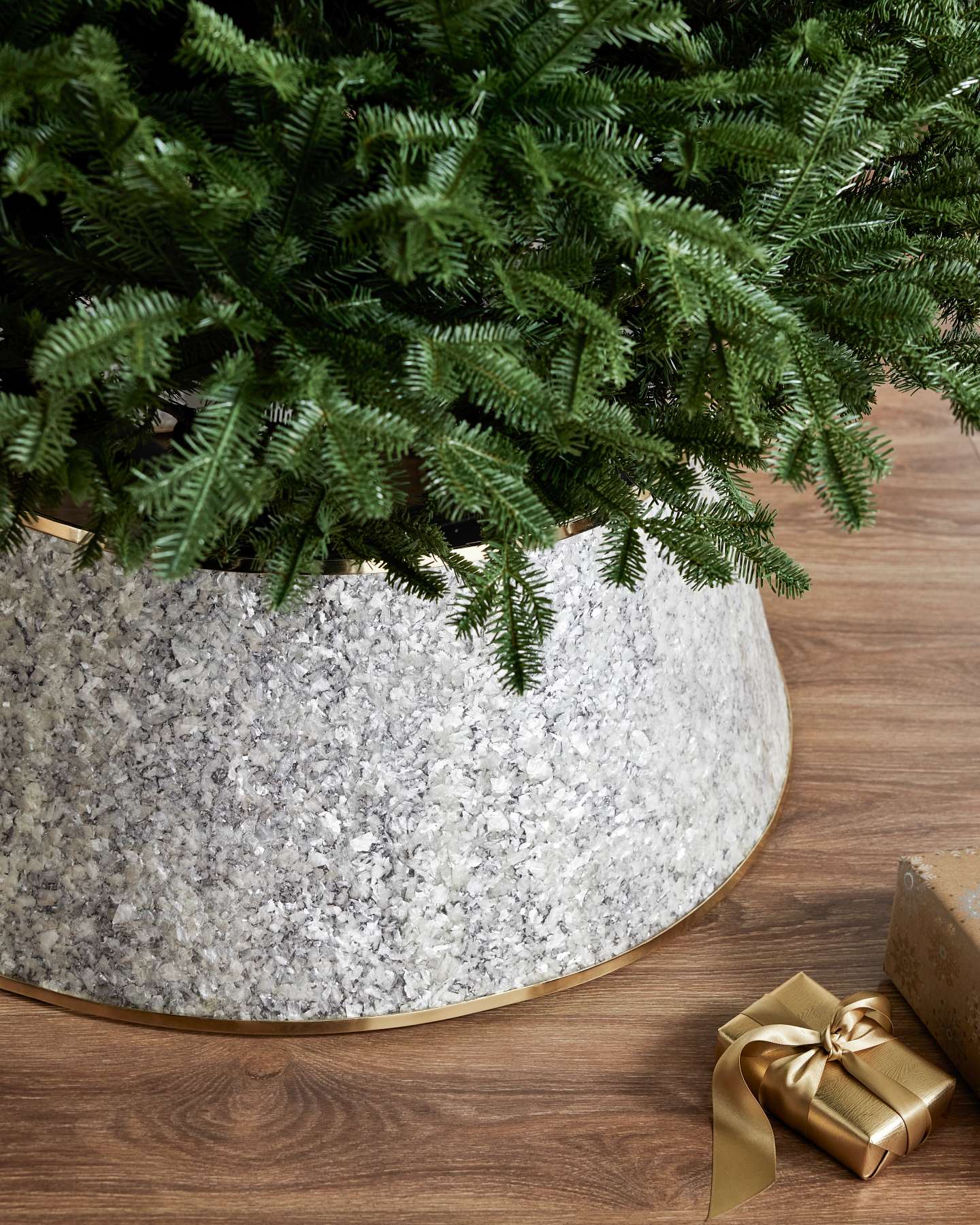 Balsam Hill Crystallized Capiz Artificial Christmas Tree Collar Display