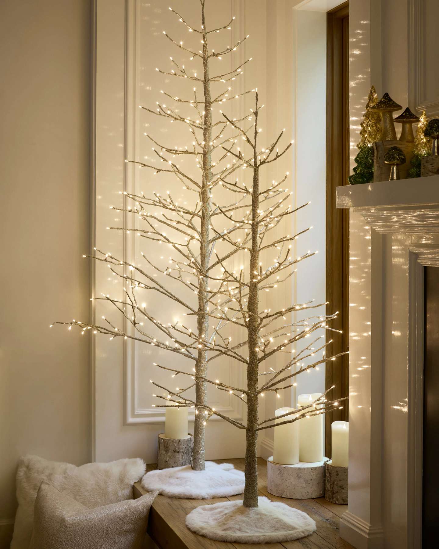 Balsam Hill Champagne Glitter LED Artificial Christmas Tree Lifestyle Display