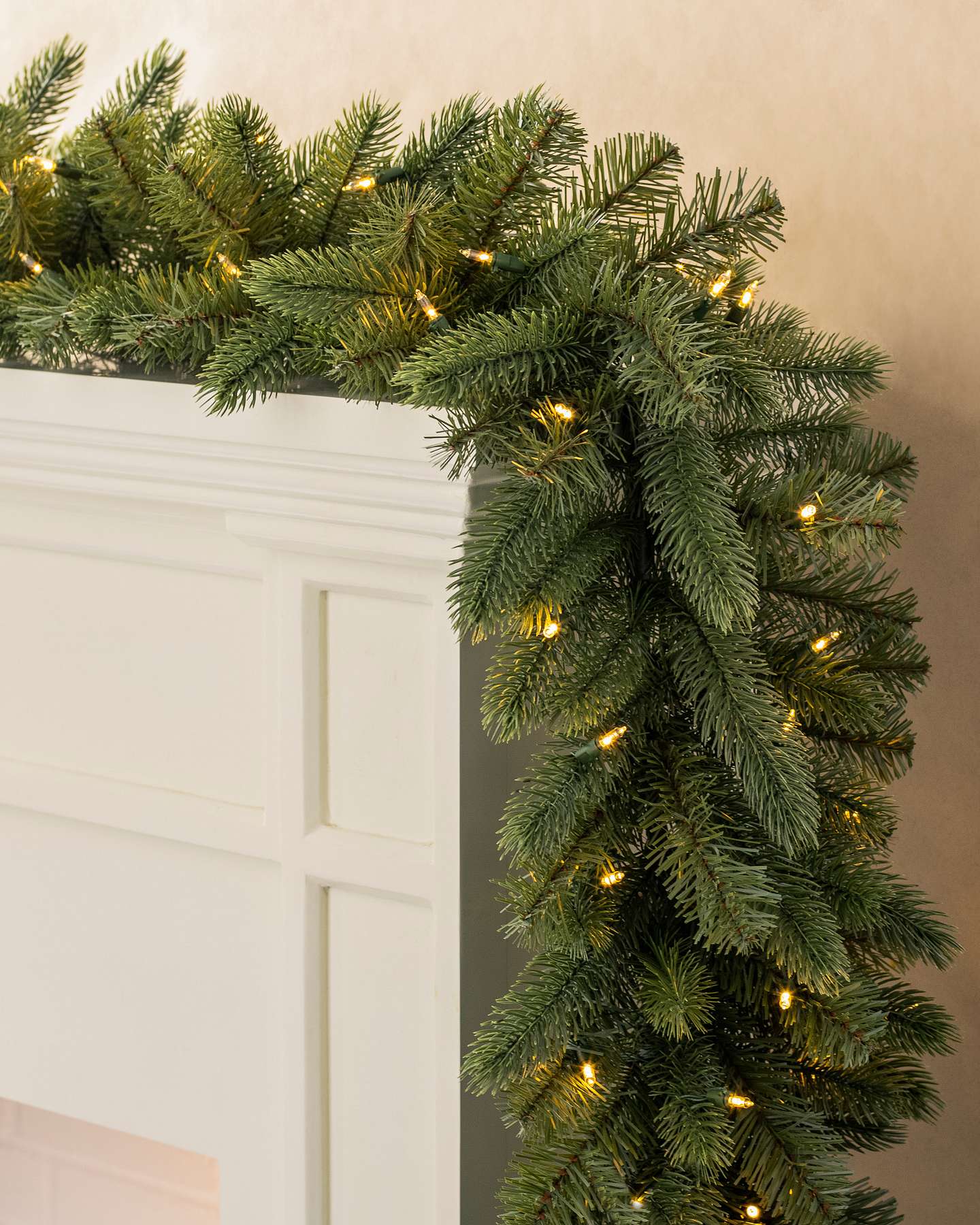 Guirlande de Noël artificielle Balsam Hill Vermont White Spruce® de 10 pi avec lumières claires