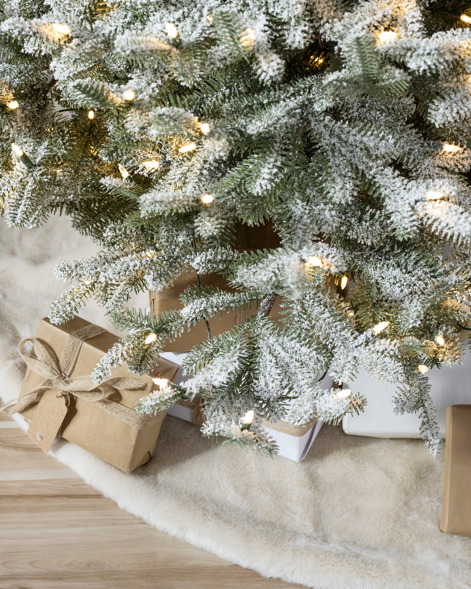 BELLE VOUS Thick White Garland - 10 m of Shiny Christmas Tree
