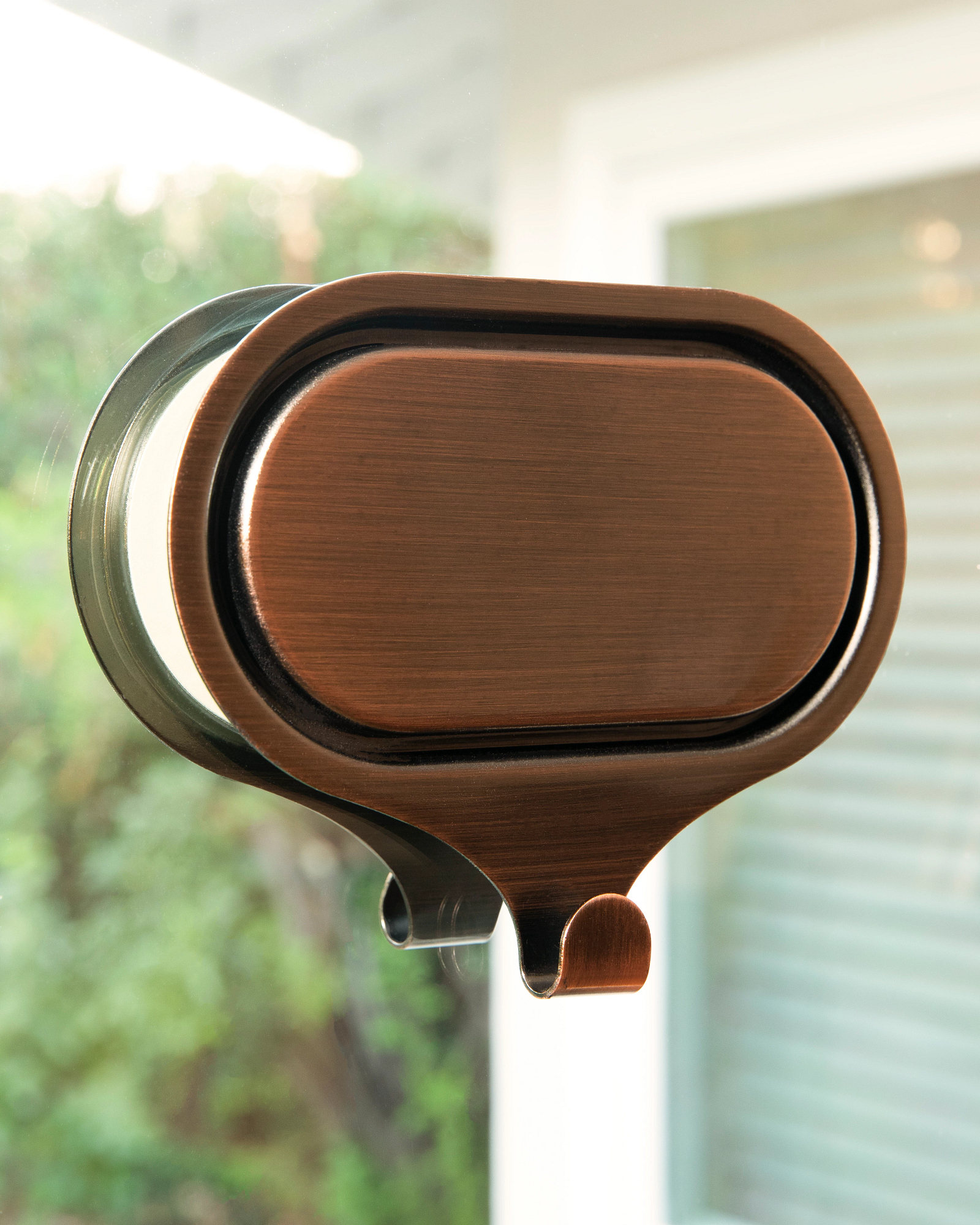 Magnetic wreath holder for glass door hotsell