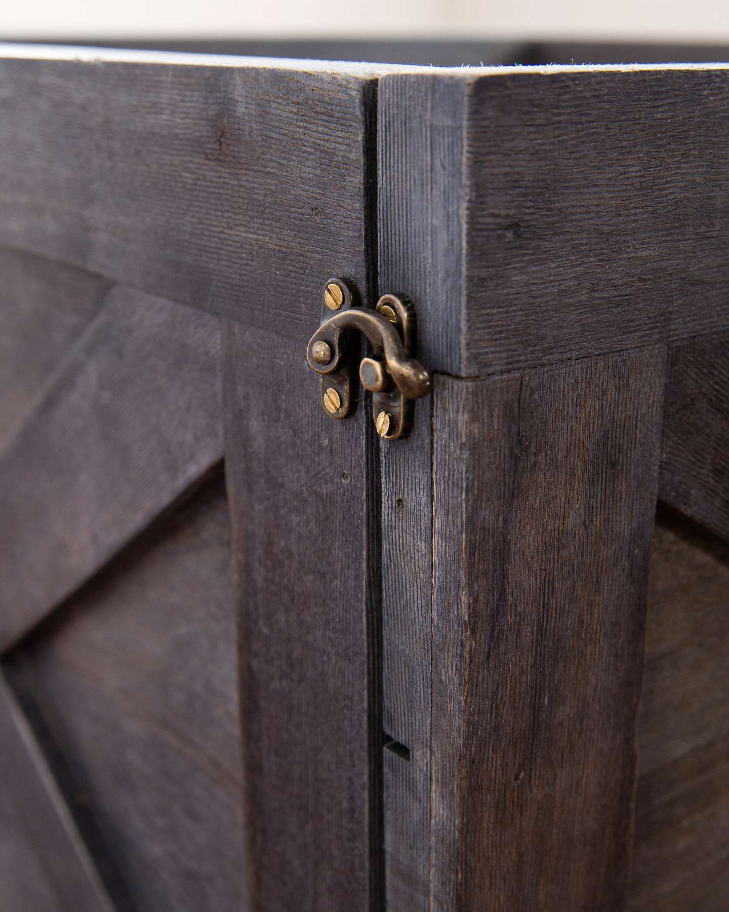 Balsam Hill Gray Wooden Crate Artificial Christmas Tree Collar Latch